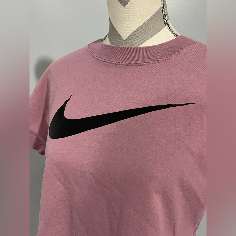 Nike Women's Pink Crop Top - Picture 4 of 8